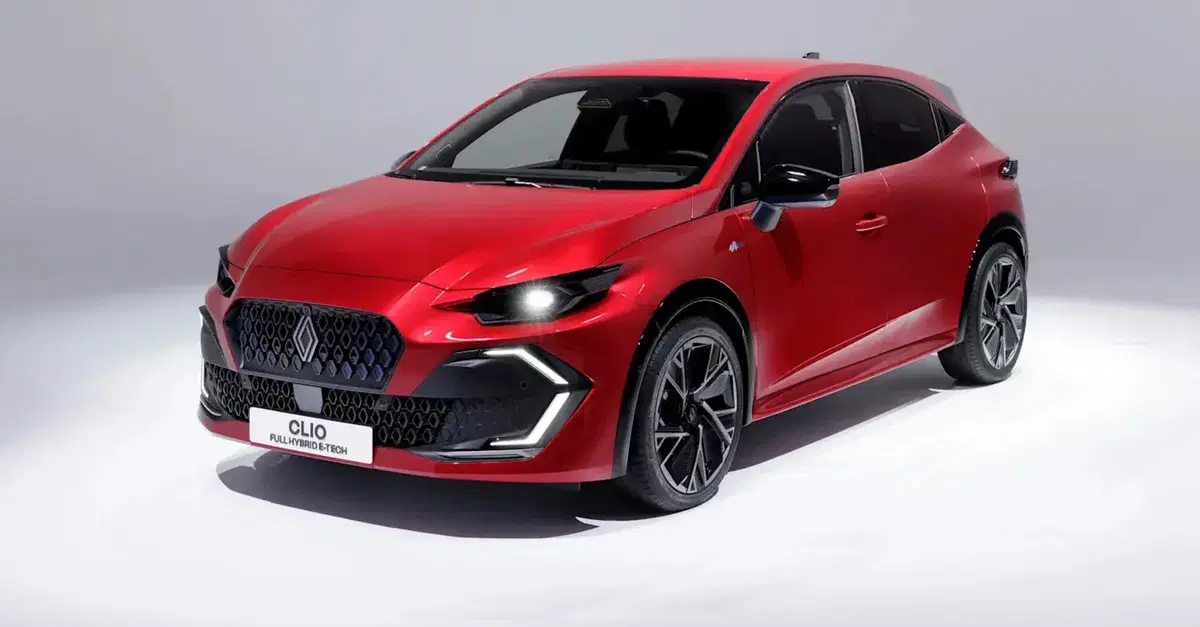Renault Clio 2025: scende in campo e le ha tutte contro. Top e Flop