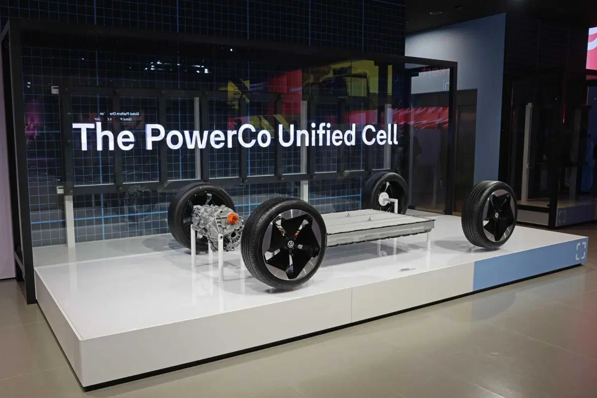 Volkswagen sfida il futuro: batterie allo stato solido pronte entro il 2030 (2)
