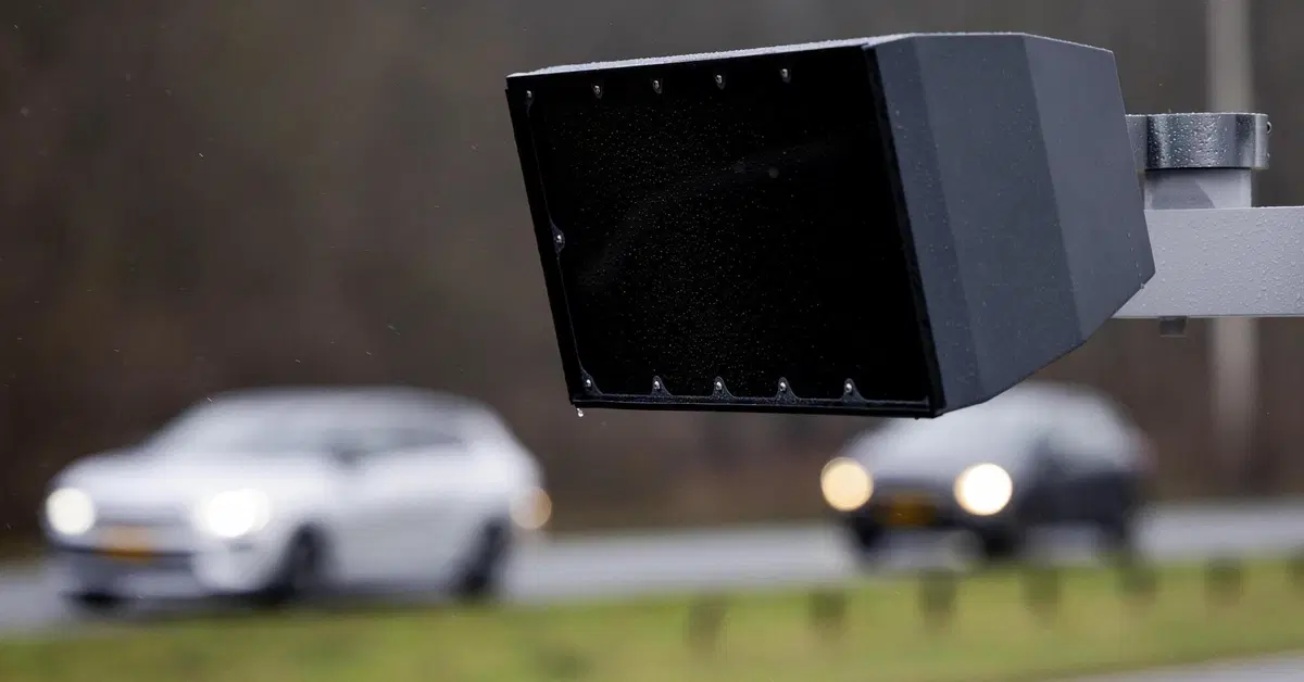 SafeDrive, l'intelligenza artificiale arriva sugli autovelox. Ma chi telefona &egrave; (ancora) salvo