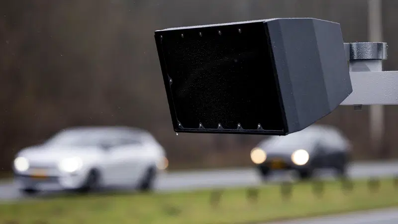 SafeDrive, l'intelligenza artificiale arriva sugli autovelox. Ma chi telefona &egrave; (ancora) salvo