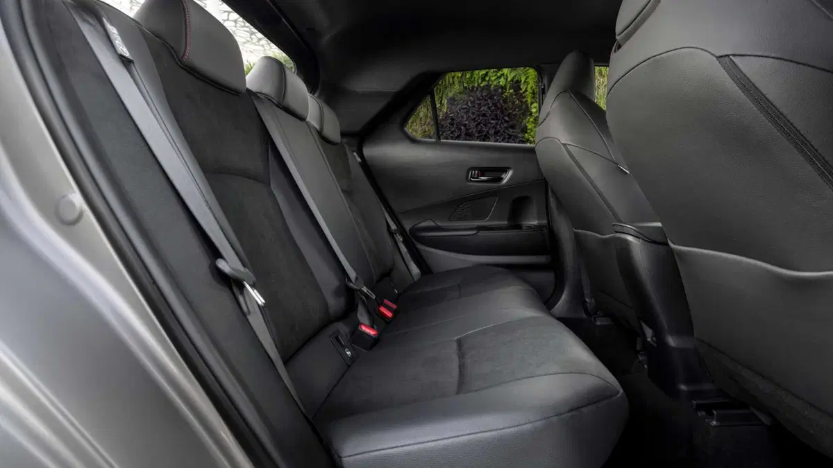 Toyota Toyota C-HR 2.0 phev GR Sport fwd e-cvt (16)