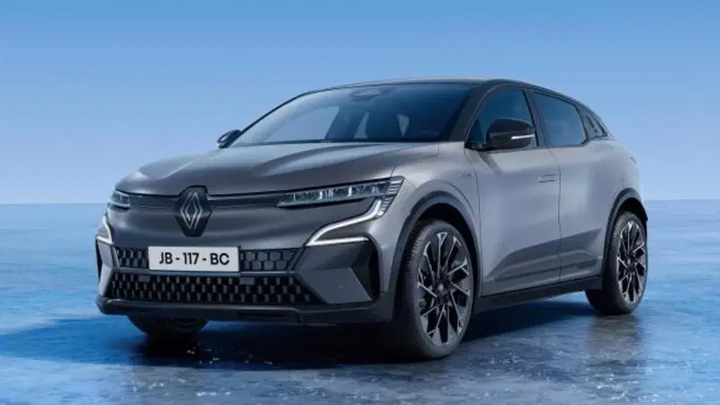 Renault M&eacute;gane cambia (ancora). Dal 2026 un nuovo aggiornamento per piacere di pi&ugrave;
