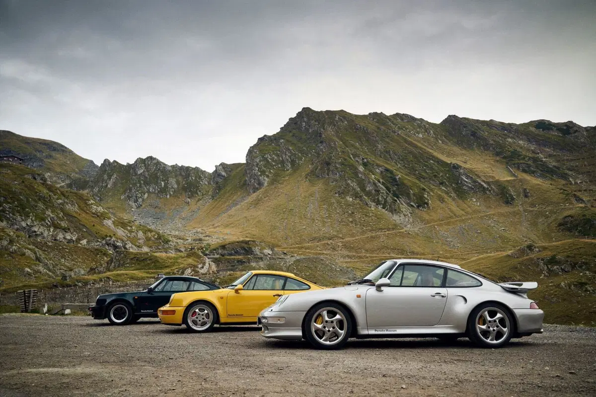 Porsche 911 Turbo S Cabriolet 2026: più potenza, tecnologia ibrida e un prezzo assurdo (3)