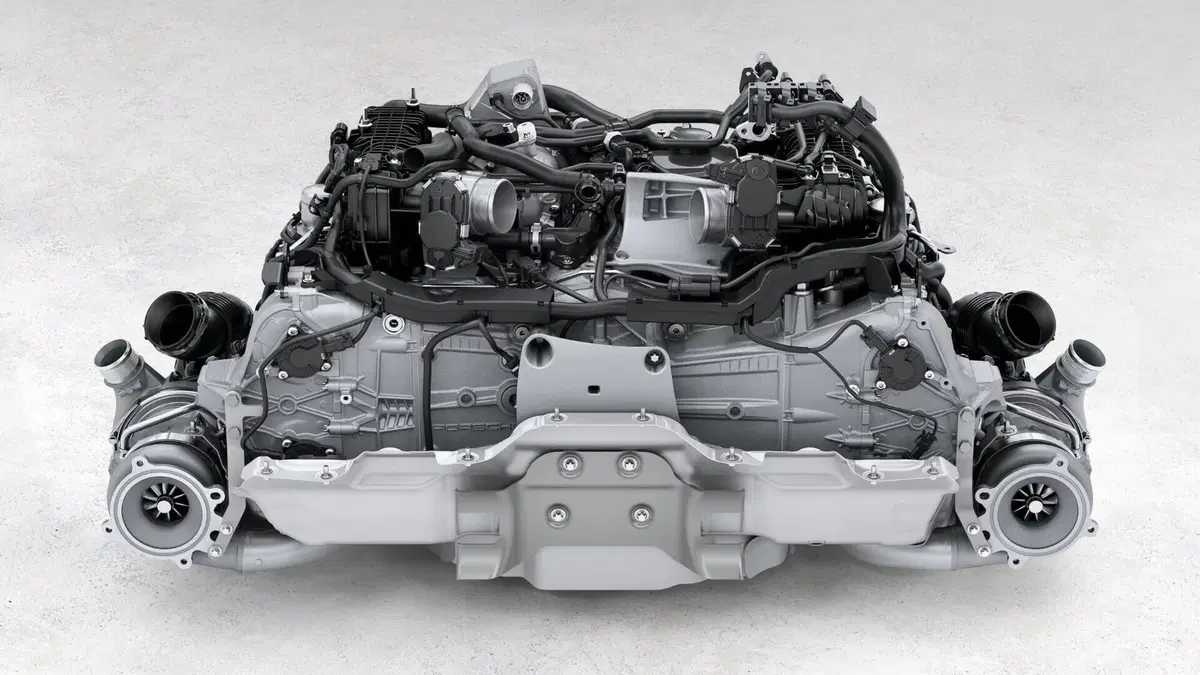 Porsche 911 Turbo S Cabriolet 2026: più potenza, tecnologia ibrida e un prezzo assurdo (16)