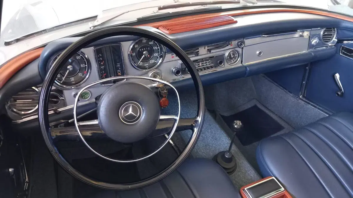 Mercedes-Benz 280 SL pagoda d'epoca a Mantova (19)
