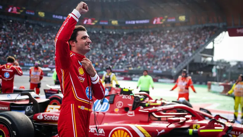 F1, Carlos Sainz: "Sono ancora io l&rsquo;ultimo vincitore Ferrari. Se avr&agrave; la macchina, il prossimo sar&agrave; Leclerc, lui sa cogliere le occasioni"