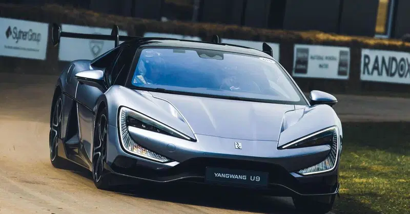 BYD creer&agrave; un mostro: ecco la Ferrari elettrica made in Cina