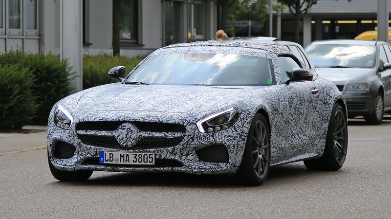 Mercedes AMG GT Roadster: lo spy della versione scoperta