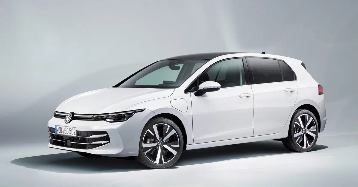 Volkswagen Golf 9: in arrivo la prima versione ibrida HEV per sfidare la Toyota Corolla