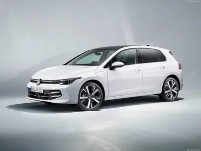 Volkswagen Golf 9: in arrivo la prima versione ibrida HEV per sfidare la Toyota Corolla