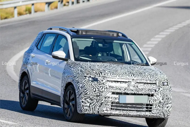 Spy shot Volkswagen T-Cross 2026