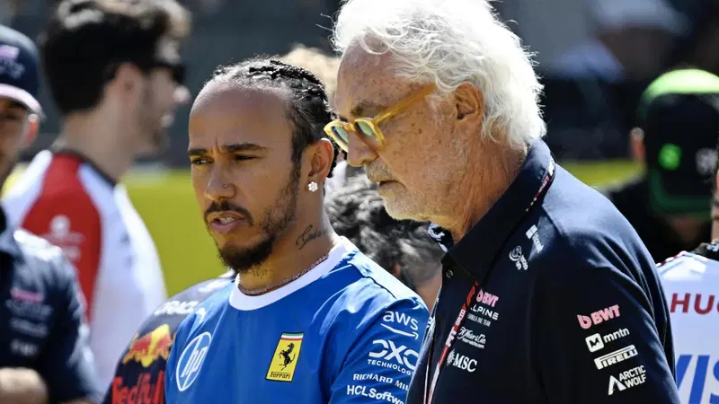 F1, Flavio Briatore: "Io in Ferrari? Ho gi&agrave; i miei problemi. Vasseur far&agrave; tornare Hamilton alla vittoria, Alpine sar&agrave; in lotta il prossimo anno"