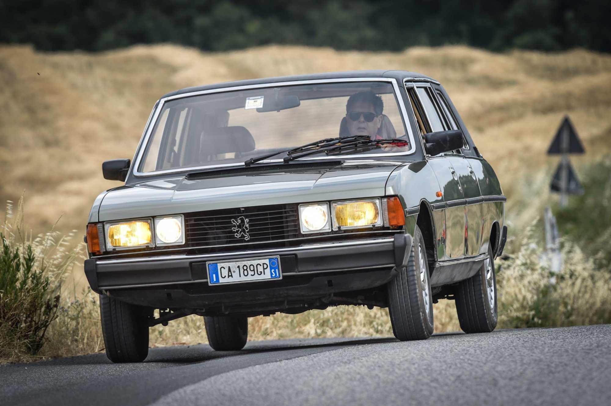Peugeot 604 Heuliez: ecco com&#039;&egrave; guidare l&#039;auto del Papa [Video]
