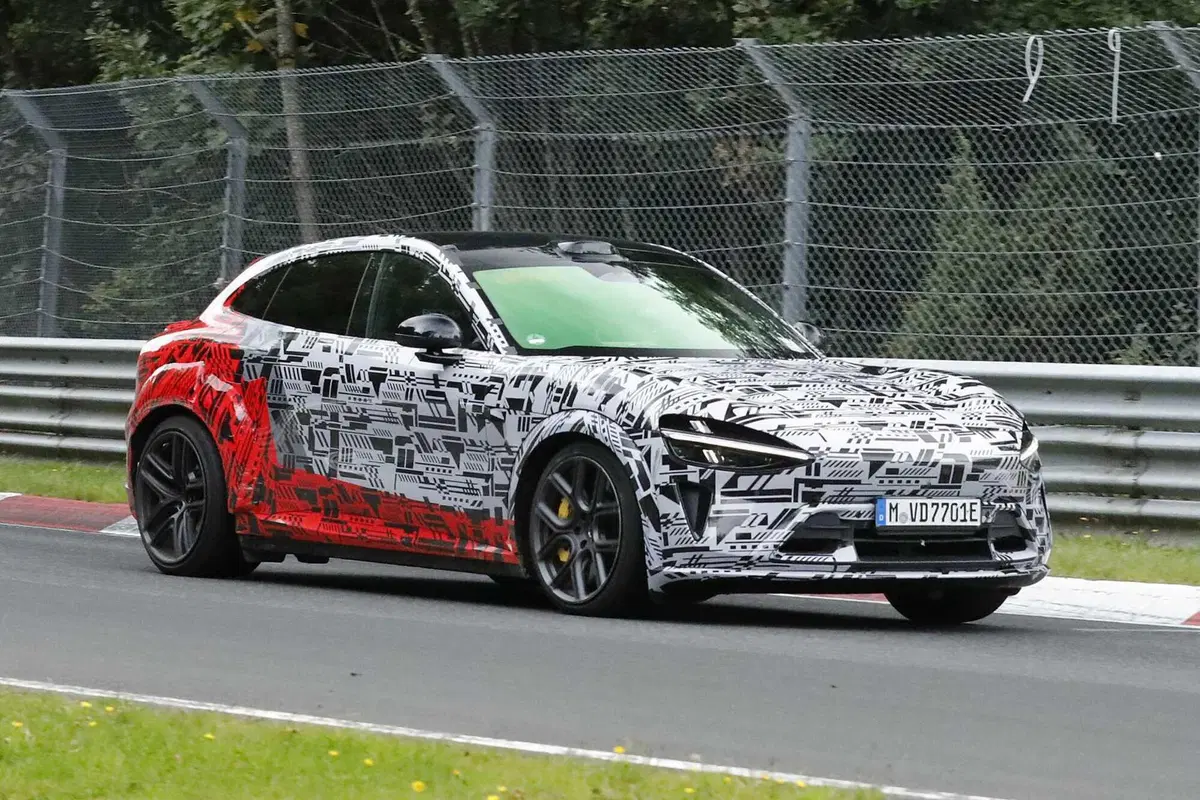 Xiaomi YU7 GT: la versione ad alte prestazioni del SUV elettrico avvistata al Nürburgring (4)