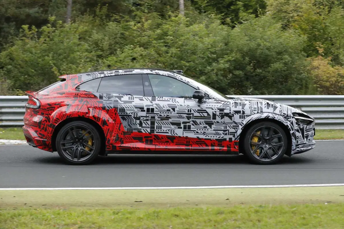 Xiaomi YU7 GT: la versione ad alte prestazioni del SUV elettrico avvistata al Nürburgring (6)