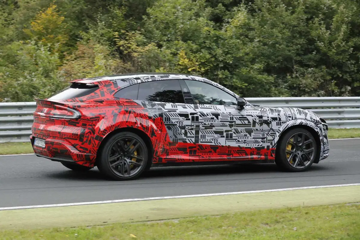 Xiaomi YU7 GT: la versione ad alte prestazioni del SUV elettrico avvistata al Nürburgring (7)