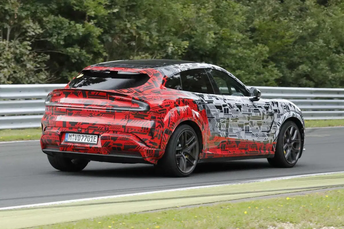Xiaomi YU7 GT: la versione ad alte prestazioni del SUV elettrico avvistata al Nürburgring (8)