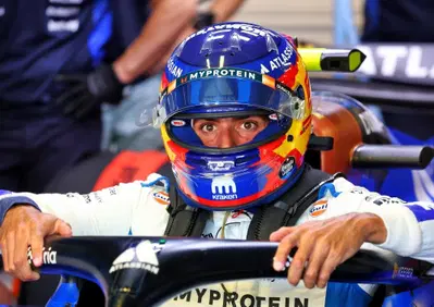F1. Carlos Sainz ha le idee chiare: “Servono commissari fissi” per l’equità nei giudizi sui contatti