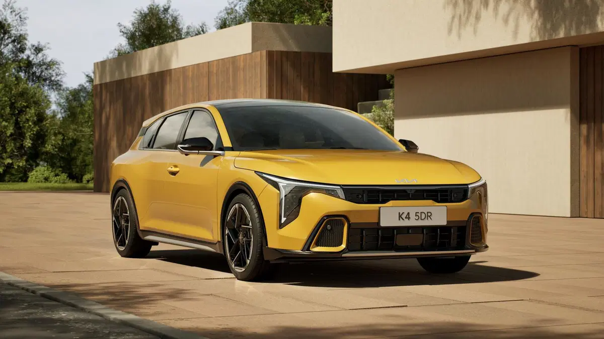 Kia K4 2026: spazio da SUV, tecnologia da elettrica e prezzo da 26.000 euro (4)