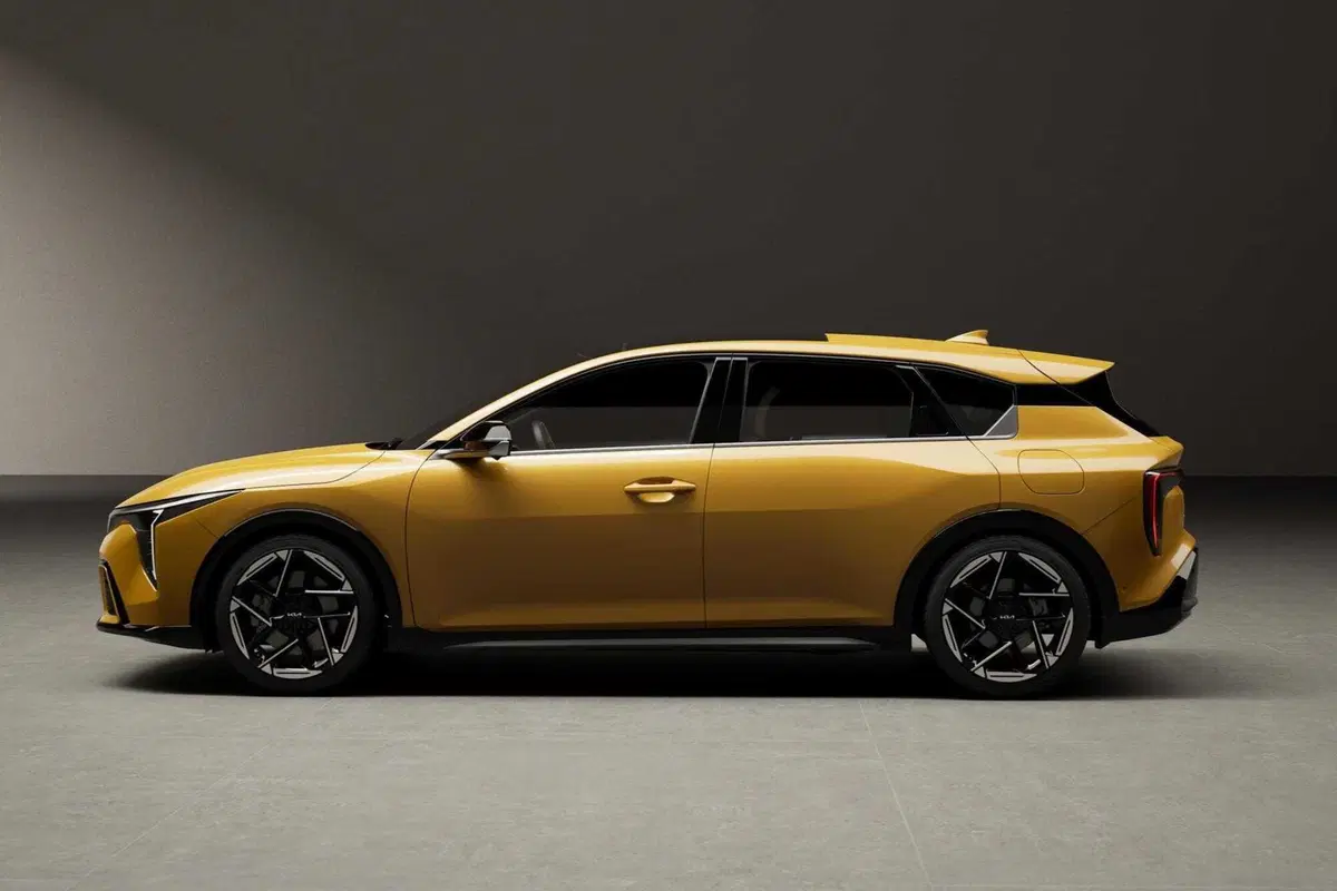 Kia K4 2026: spazio da SUV, tecnologia da elettrica e prezzo da 26.000 euro (7)