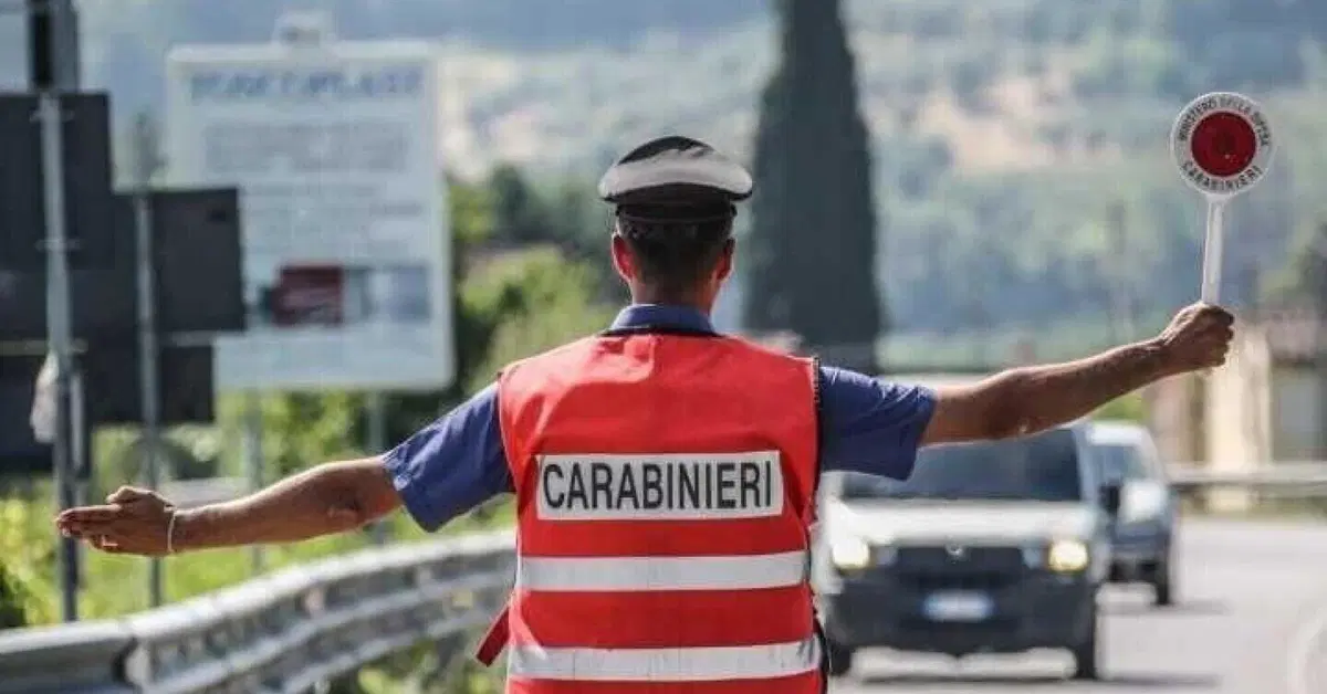 Como: guida senza patente con 15 Fermi Amministrativi. Multa record per 29enne