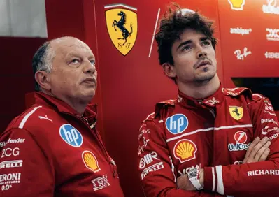 F1. Ferrari brilla nel venerdì di Baku ma Vasseur frena: “McLaren e Mercedes saranno della partita”