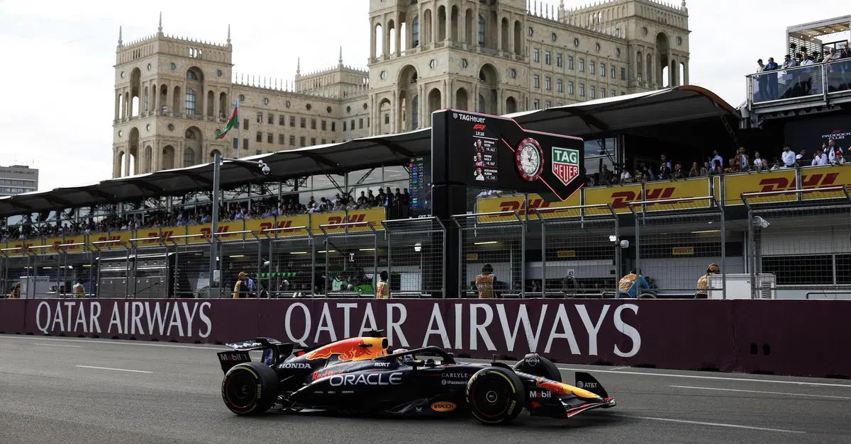 F1. Qualifiche al cardiopalma a Baku: Verstappen in pole, Sainz sfiora l&rsquo;impresa con la Williams. Delusione per Ferrari e Piastri, Ocon squalificato