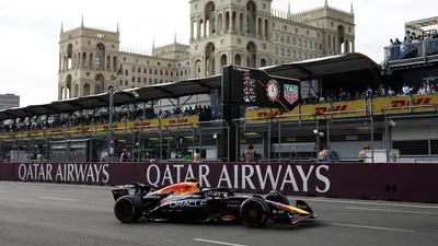 F1. Qualifiche al cardiopalma a Baku: Verstappen in pole, Sainz sfiora l&rsquo;impresa con la Williams. Delusione per Ferrari e Piastri, Ocon squalificato