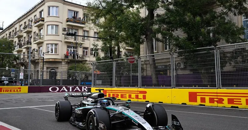 F1, Russell sofferente a Baku riporta la Mercedes seconda nei Costruttori: &ldquo;Un weekend duro, ma tornare sul podio &egrave; un sollievo&rdquo;