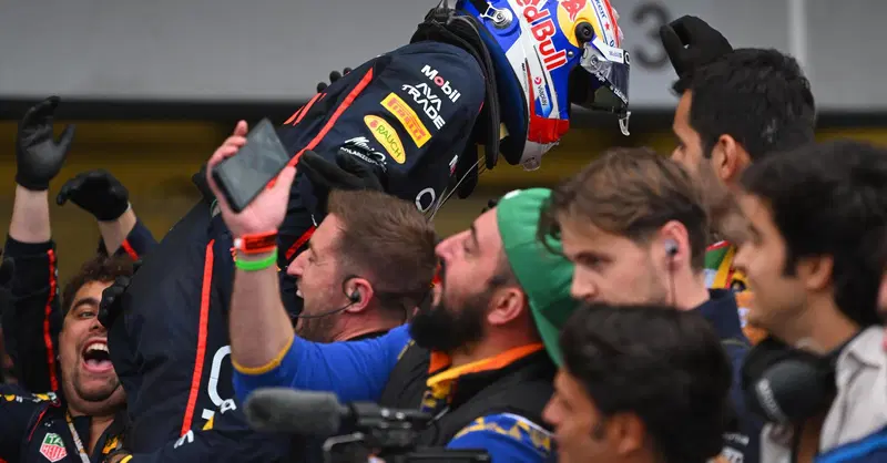 F1. Max Verstappen riaccende il mondiale vincendo a Baku: "Weekend incredibile, la RB21 va alla grande"