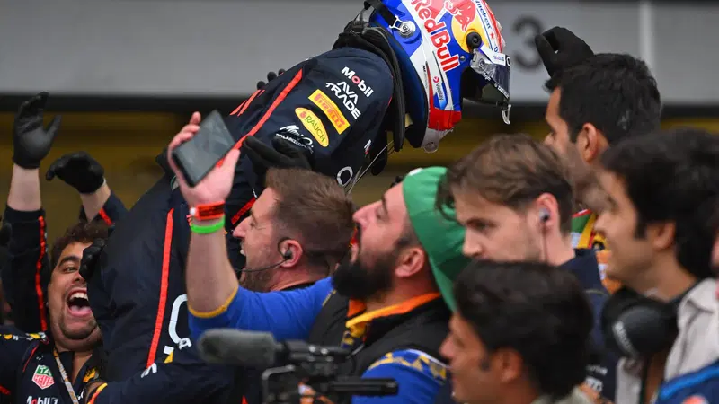 F1. Max Verstappen riaccende il mondiale vincendo a Baku: "Weekend incredibile, la RB21 va alla grande"