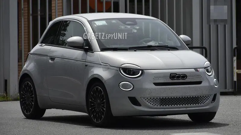 Nuova Fiat 500 Hybrid: avvistata la versione "base" sulle strade torinesi [Foto Spia]