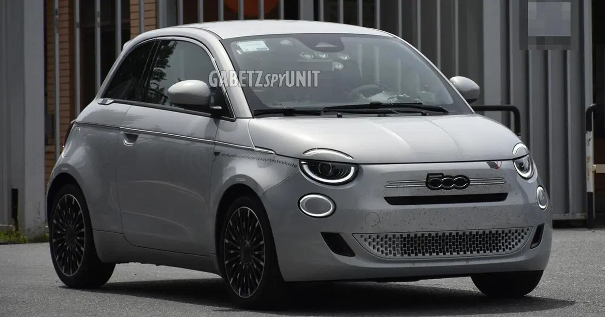Nuova Fiat 500 Hybrid: avvistata la versione "base" sulle strade torinesi [Foto Spia]