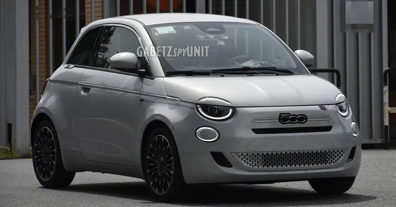 Nuova Fiat 500 Hybrid: avvistata la versione "base" sulle strade torinesi [Foto Spia]