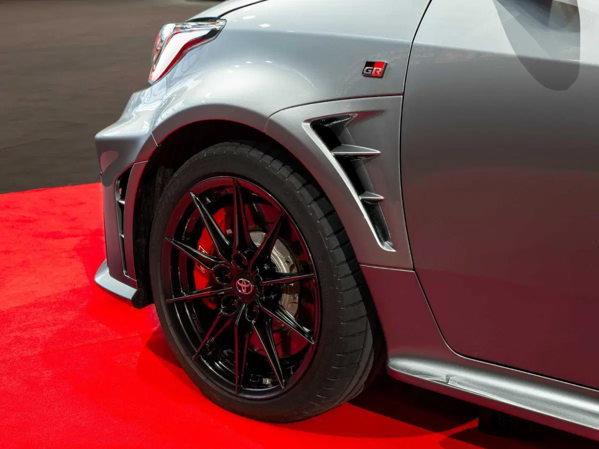 Toyota GR Yaris MY25: debutta in Italia la nuova versione sportiva, ecco i prezzi (7)
