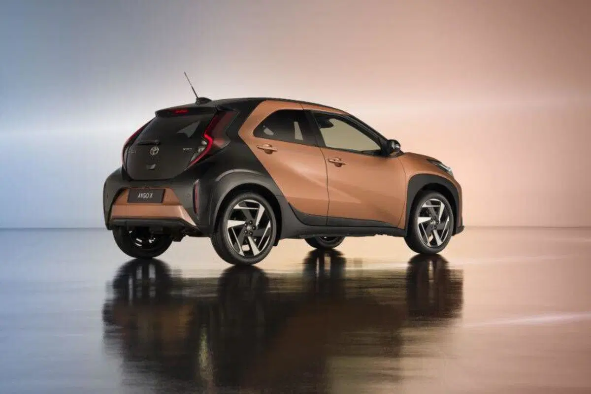 Design esterno: la Toyota Aygo X diventa più matura (2)
