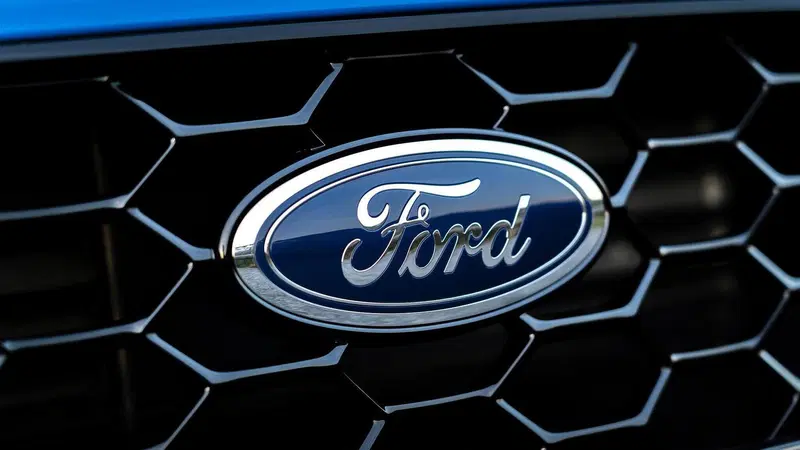 La sfida di Ford alle auto elettriche cinesi: una nuova strategia di produzione per competere contro il Dragone