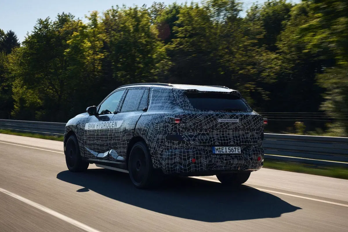 BMW rivoluziona i SUV: dal 2028 arriva la X5 a idrogeno (ed è solo l’inizio) (2)