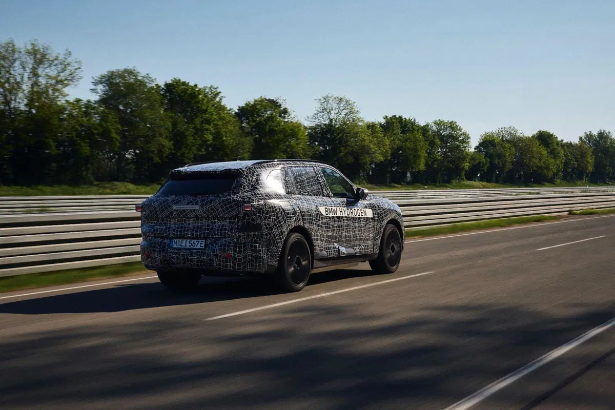 BMW rivoluziona i SUV: dal 2028 arriva la X5 a idrogeno (ed è solo l’inizio) (3)