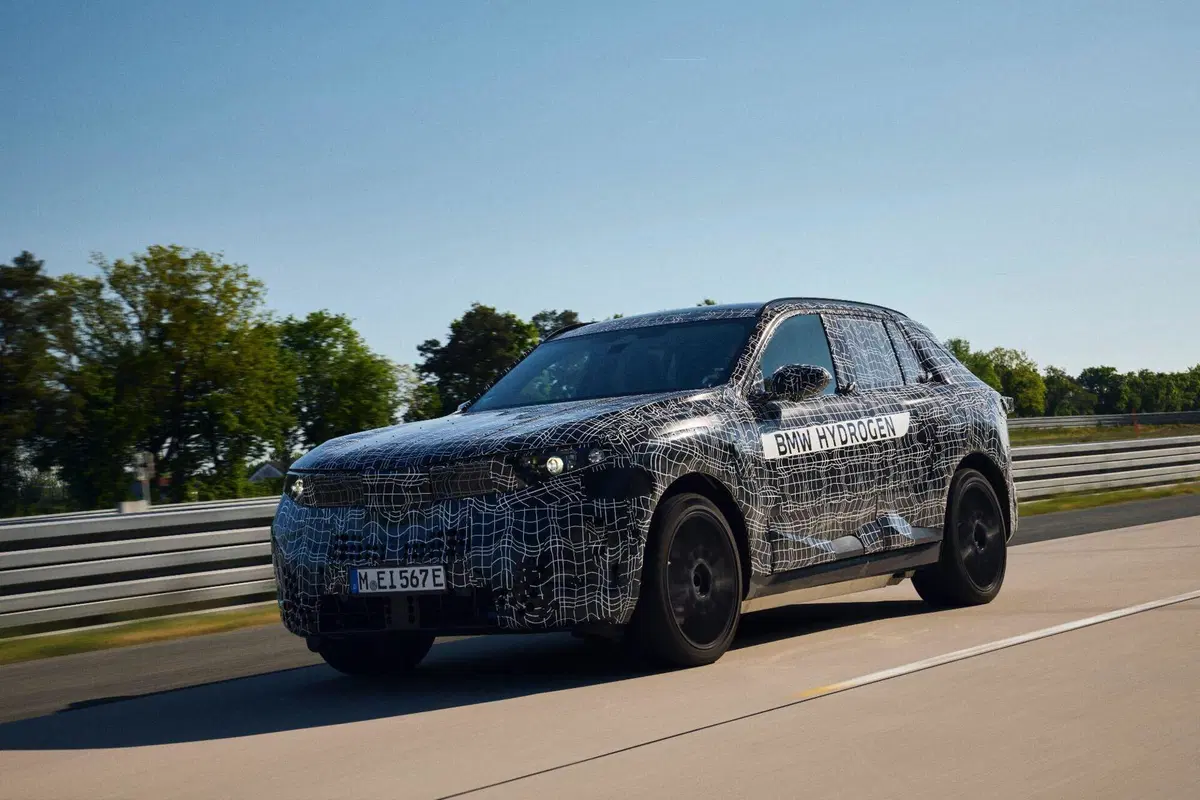 BMW rivoluziona i SUV: dal 2028 arriva la X5 a idrogeno (ed è solo l’inizio) (4)