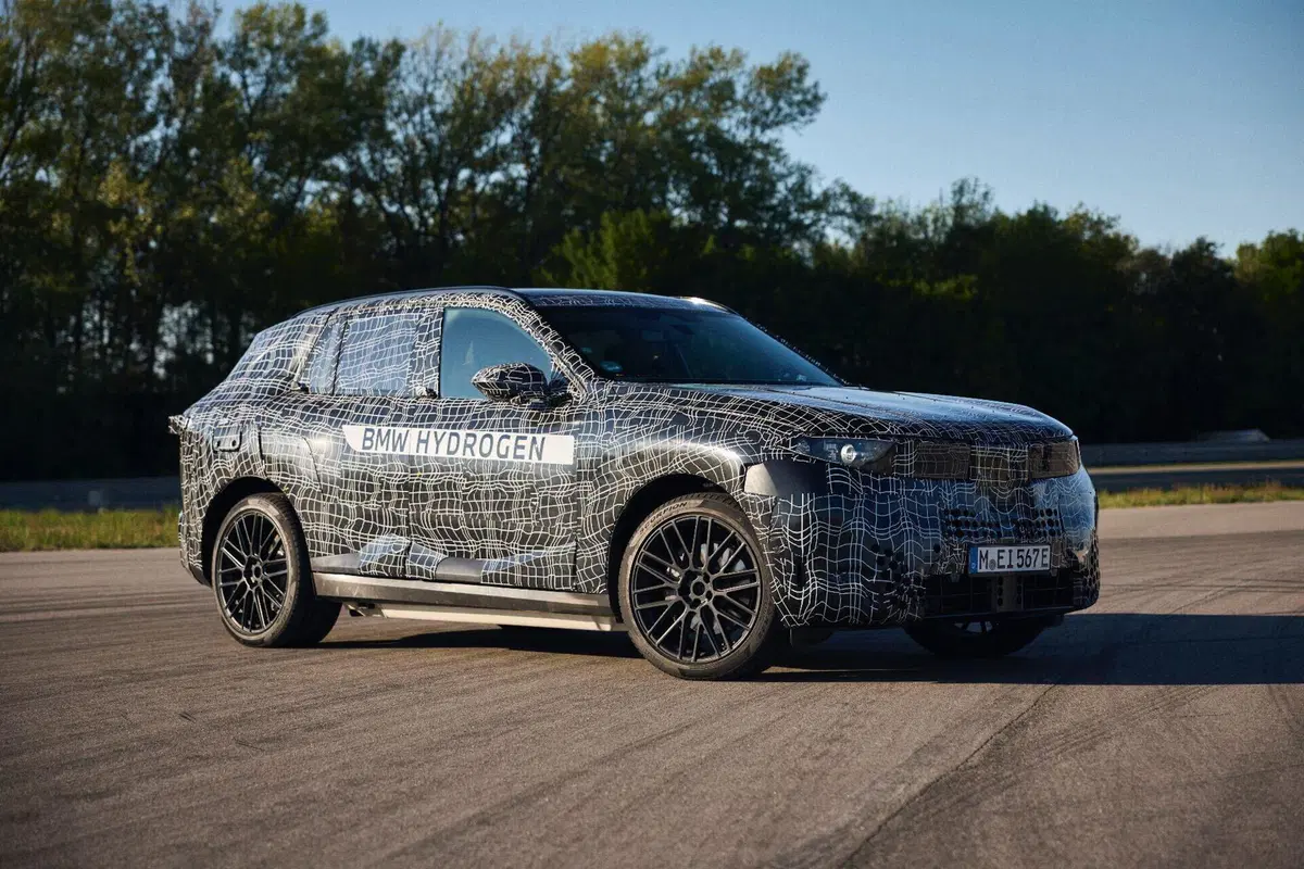 BMW rivoluziona i SUV: dal 2028 arriva la X5 a idrogeno (ed è solo l’inizio) (7)