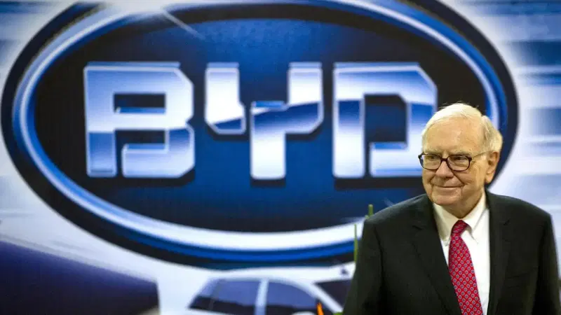 Warren Buffett dice addio a BYD dopo 17 anni: fine di un'era per l'auto elettrica cinese