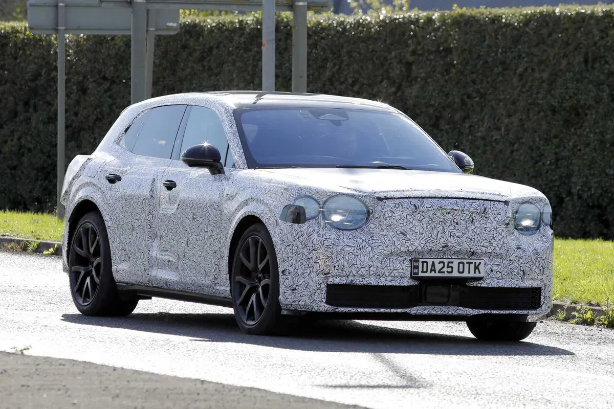 Bentley punta agli "Urban" SUV: avvistato il prototipo su strada [Foto Spia] (2)