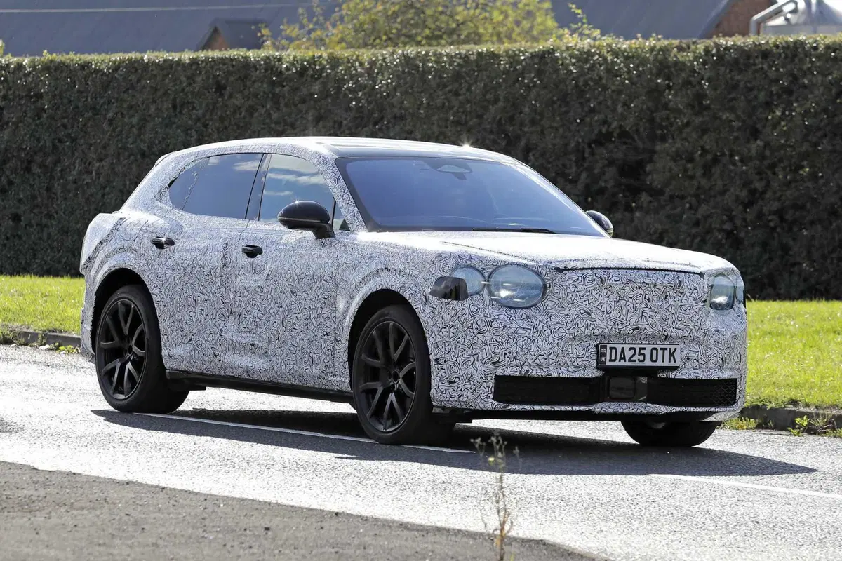 Bentley punta agli "Urban" SUV: avvistato il prototipo su strada [Foto Spia] (3)