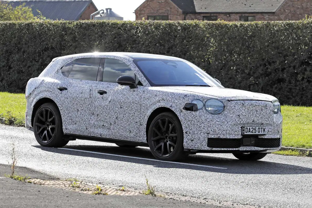 Bentley punta agli "Urban" SUV: avvistato il prototipo su strada [Foto Spia] (4)