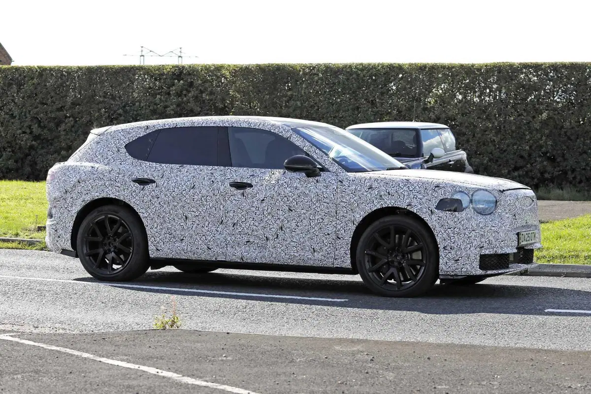 Bentley punta agli "Urban" SUV: avvistato il prototipo su strada [Foto Spia] (6)