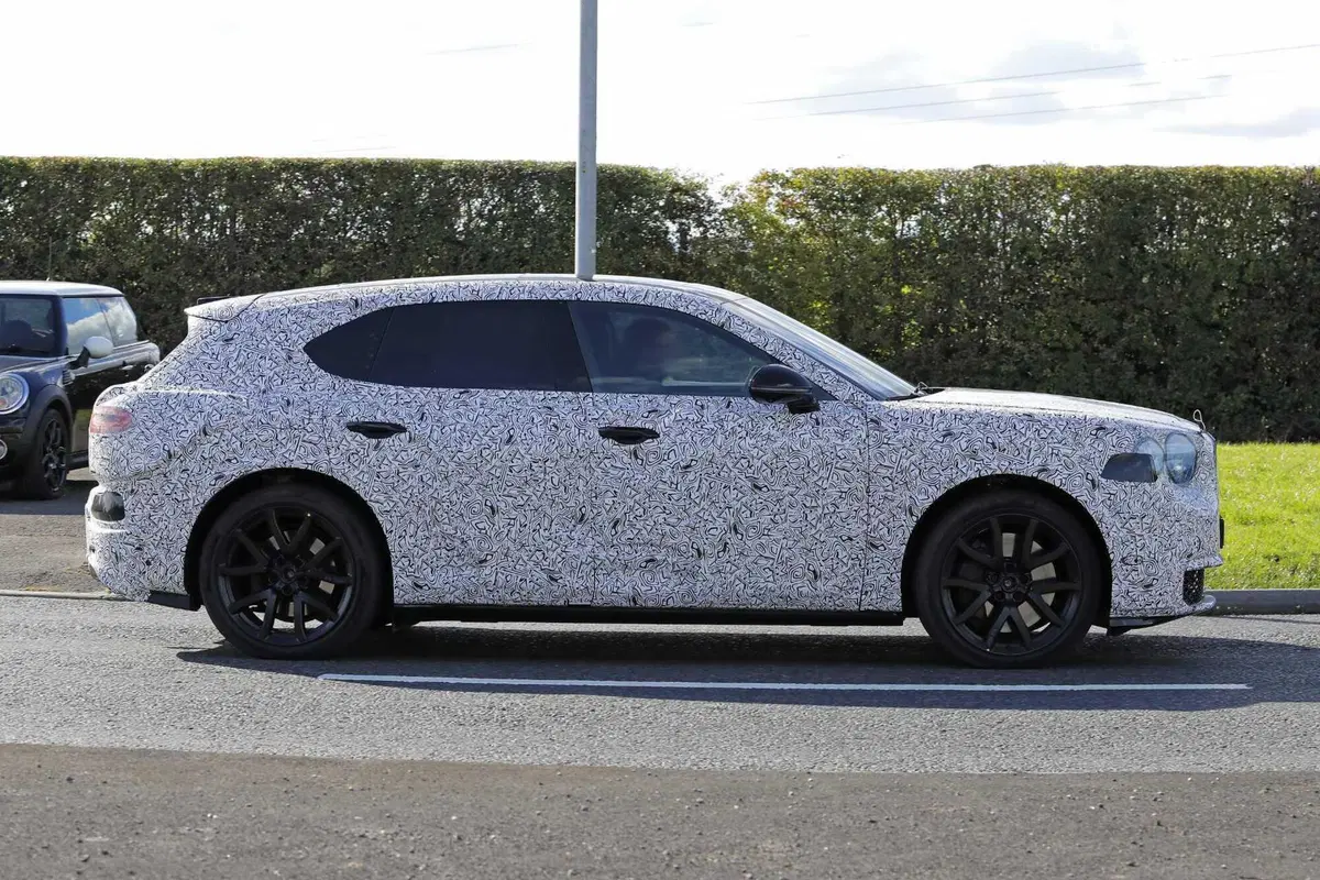 Bentley punta agli "Urban" SUV: avvistato il prototipo su strada [Foto Spia] (7)