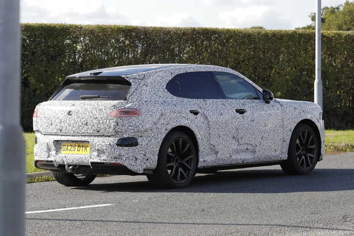 Bentley punta agli "Urban" SUV: avvistato il prototipo su strada [Foto Spia] (8)