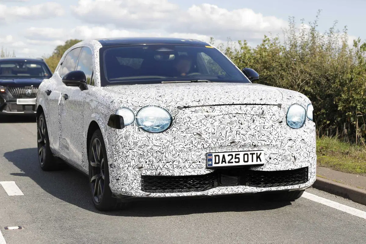 Bentley punta agli "Urban" SUV: avvistato il prototipo su strada [Foto Spia] (10)