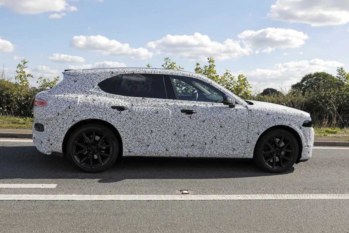 Bentley punta agli "Urban" SUV: avvistato il prototipo su strada [Foto Spia] (13)